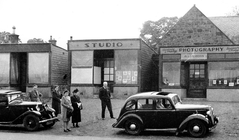 Links Road, 
 1950s. Gordons’ photography business with Gardner’s butcher’s shop on left. (A&J Gordon)